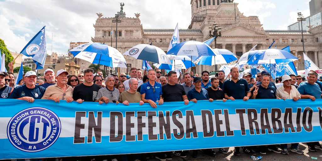 Revés para el Gobierno | La Justicia suspendió 83 artículos de la reforma laboral tras una presentación de la CGT y advirtió sobre el riesgo de “daños irreparables”